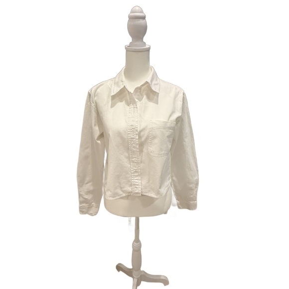 Classic White Women's Button-Up crop top. Small - Picture 2 of 5